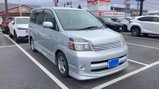 2005 Toyota Voxy AZR65G 4WD - Car Price $1,689