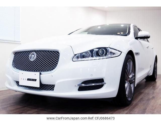 jaguar xj-series 2011 quick_quick_CBA-J12MA_SAJKC18R9BMV21837 image 2