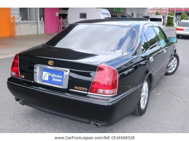 Toyota crown majesta 2001