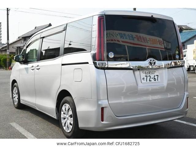 toyota noah 2017 CFJ1682725 image 2