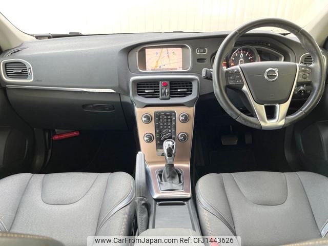 volvo v40 2017 quick_quick_MB420XC_YV1MZ402CH2131644 image 2