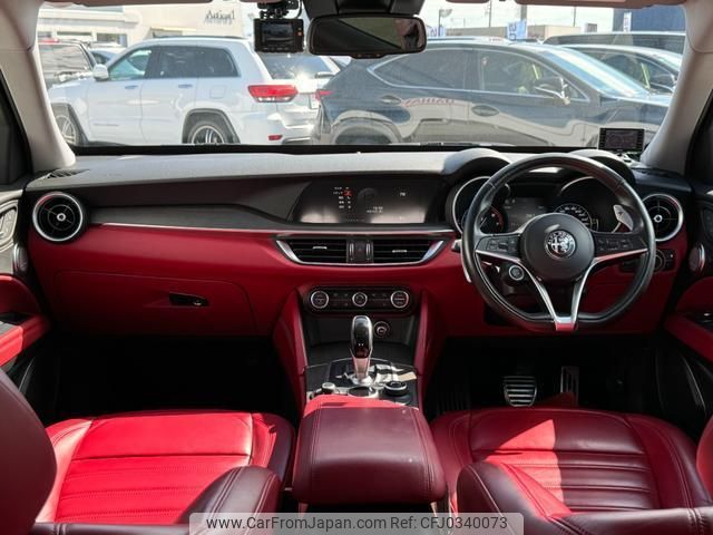 alfa-romeo stelvio 2018 quick_quick_94920_ZARFAHHN9J7C18218 image 2