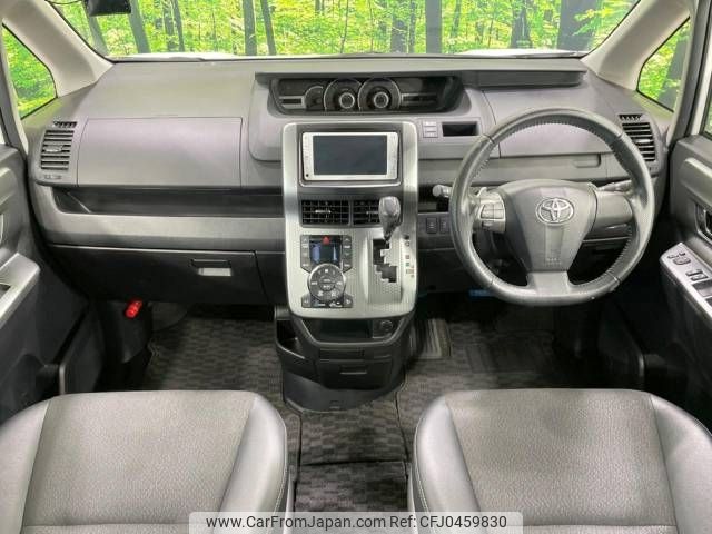 toyota voxy 2013 -TOYOTA--Voxy DBA-ZRR70W--ZRR70-0584627---TOYOTA--Voxy DBA-ZRR70W--ZRR70-0584627- image 2