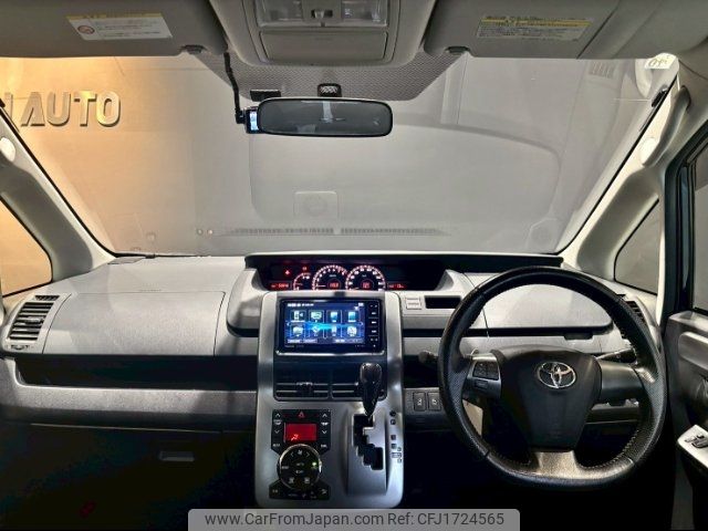 toyota voxy 2012 CFJ1724565 image 2