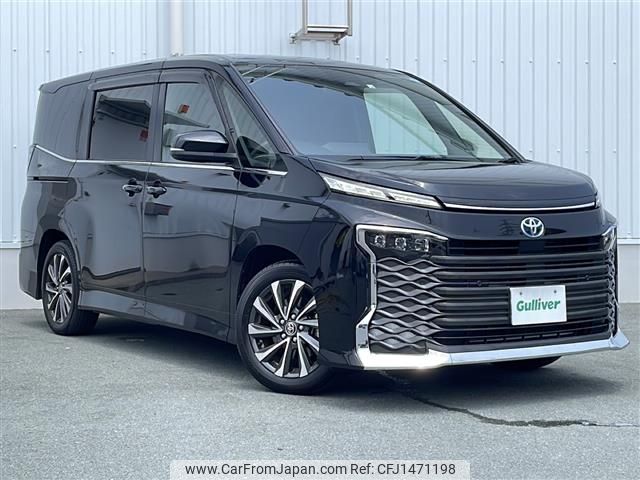 2022 Toyota Voxy 6AA-ZWR90W - Car Price $28,710