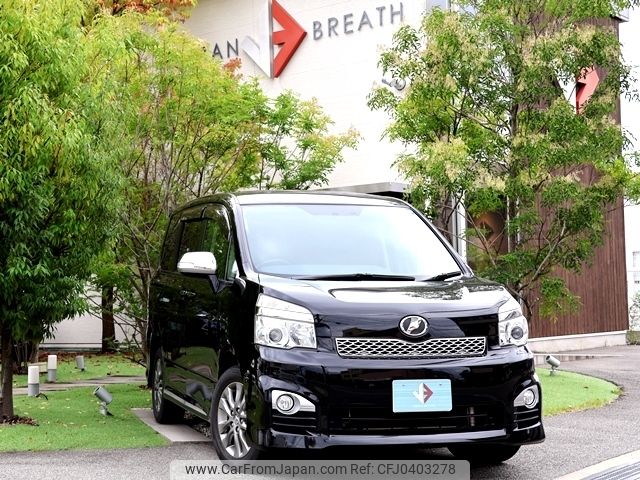 toyota voxy 2013 -TOYOTA--Voxy DBA-ZRR70W--ZRR70-0555801---TOYOTA--Voxy DBA-ZRR70W--ZRR70-0555801- image 1