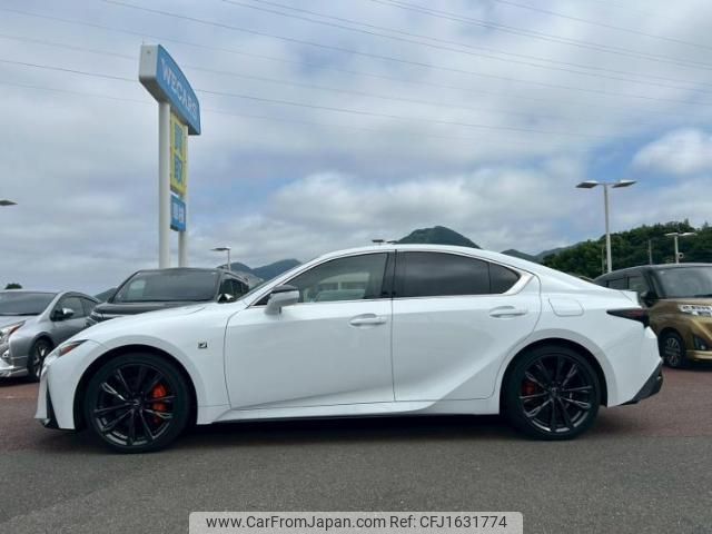 lexus is 2022 CFJ1631774 image 2