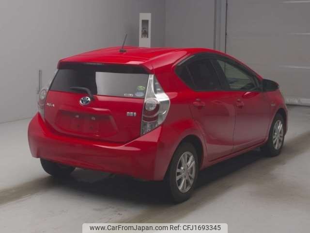 toyota aqua 2012 CFJ1693345 image 2