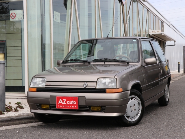 CIJ フランス　ルノー　RENAULT 1000台限定復刻車　1990年 えーと、あなた「鬼バック」してませんか？ 個性的にも程がある