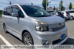 toyota voxy 2011 CFJ1564109