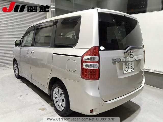 toyota noah 2010 TE606 image 1