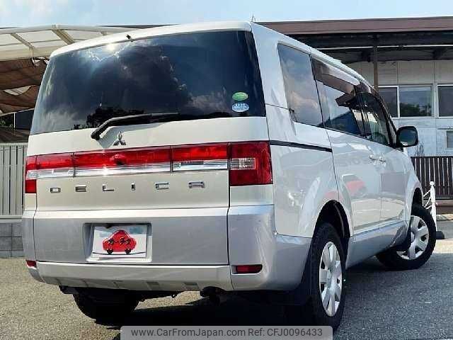 mitsubishi delica-d5 2013 504928-923296 image 2