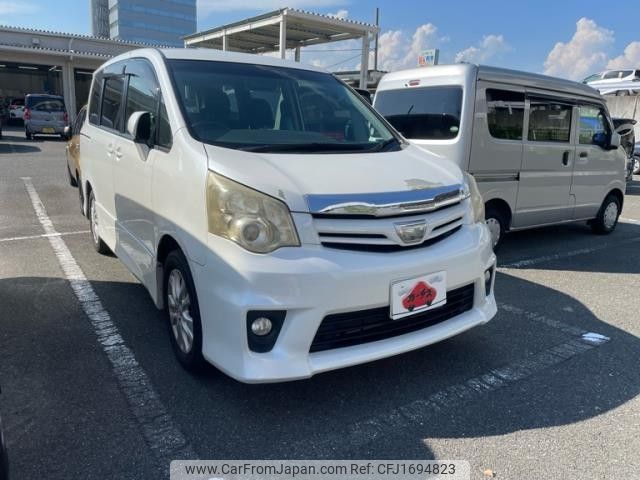 toyota noah 2010 CFJ1694823 image 1