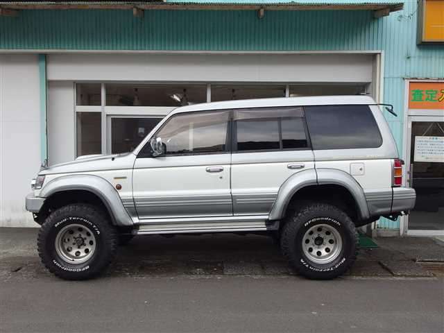 mitsubishi pajero 1996 170514170217 image 2