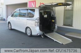 toyota voxy 2011 CFJ1675736