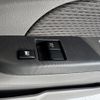 nissan nv350-caravan-van 2016 203 image 18