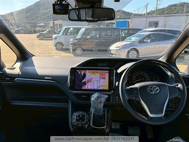 toyota esquire 2019 CFJ1782031 image 2