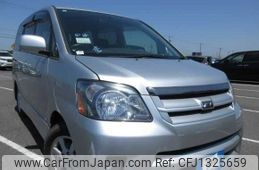 toyota noah 2004 3282185-Y2025040361A-12