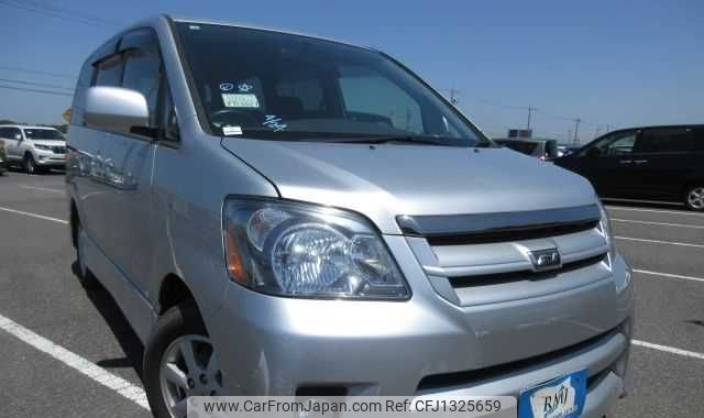 toyota noah 2004 3282185-Y2025040361A-12 image 1