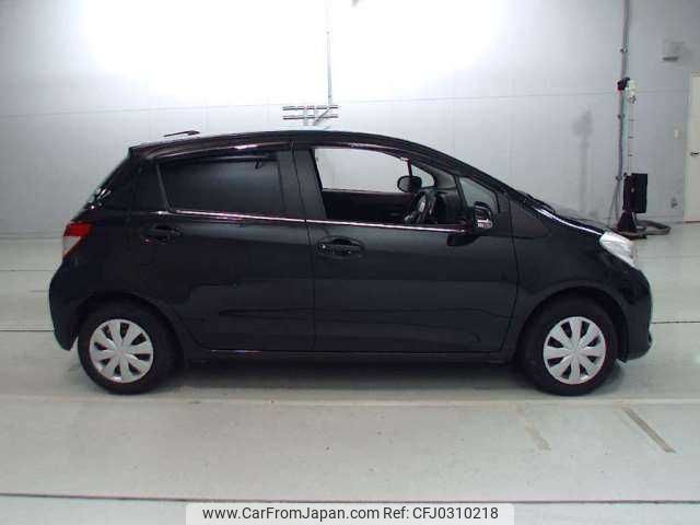 toyota vitz 2011 TE4229 image 2