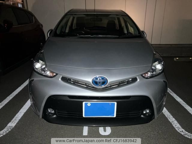 toyota prius-α 2017 CFJ1683942 image 1