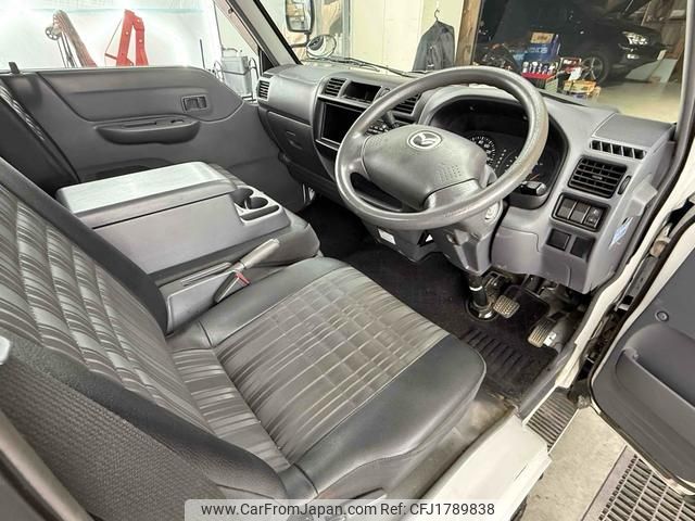 mazda bongo-truck 2016 CFJ1789838 image 2
