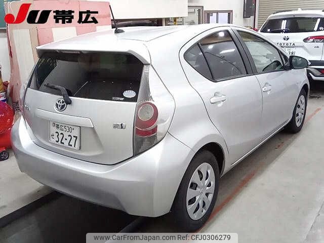 toyota aqua 2013 -TOYOTA 【帯広 530ｾ3227】--AQUA NHP10--6141377---TOYOTA 【帯広 530ｾ3227】--AQUA NHP10--6141377- image 2