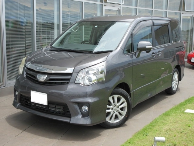 Used TOYOTA NOAH 2013/Feb CFJ7674818 in good condition for sale