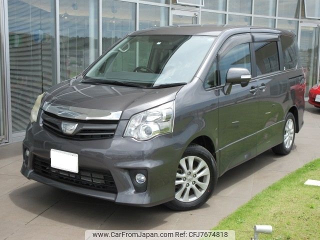 toyota noah 2013 -TOYOTA--Noah DBA-ZRR70W--ZRR70-0545802---TOYOTA--Noah DBA-ZRR70W--ZRR70-0545802- image 1