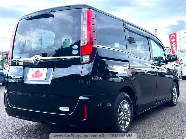 toyota esquire 2016 504928-924065 image 2
