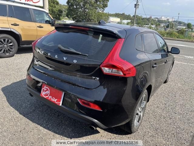 volvo v40 2018 CFJ1635836 image 2