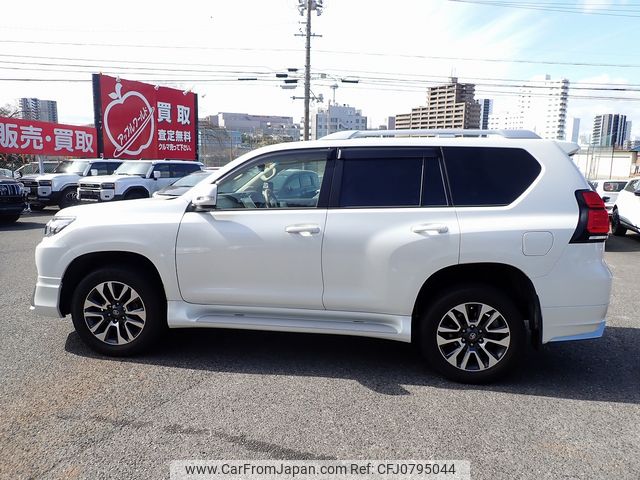 toyota land-cruiser-prado 2023 25011101 image 2