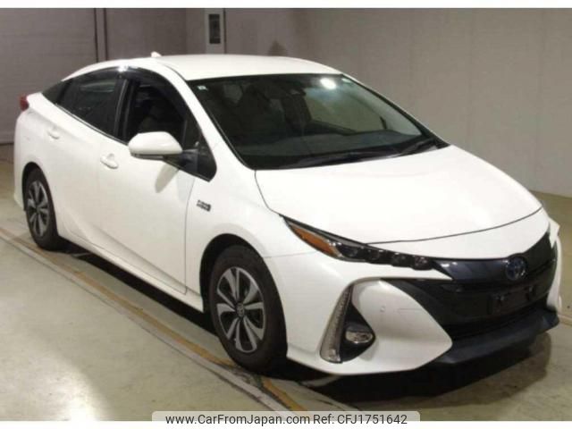 toyota prius-phv 2019 CFJ1751642 image 1