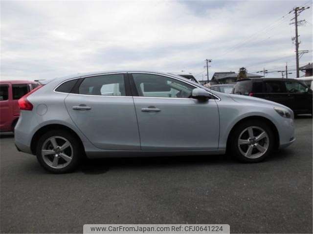 volvo v40 2013 -VOLVO 【岐阜 303ﾄ9169】--Volvo V40 MB4164T--YV1MV485BD2049389---VOLVO 【岐阜 303ﾄ9169】--Volvo V40 MB4164T--YV1MV485BD2049389- image 2