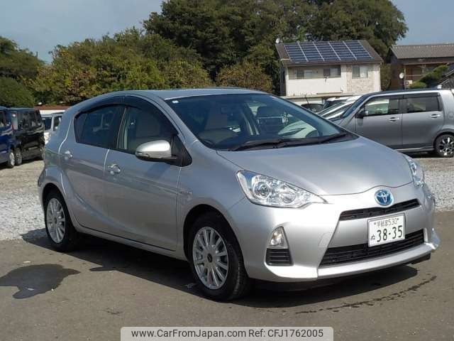 toyota aqua 2013 CFJ1762005 image 1