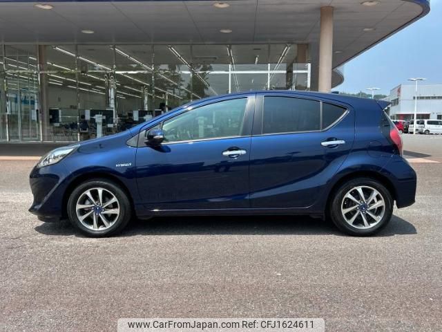 toyota aqua 2018 CFJ1624611 image 2