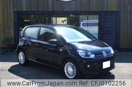 volkswagen up 2013 GOO_JP_700080044130240812001