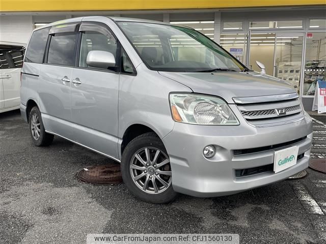 toyota noah 2006 CFJ1560130 image 1
