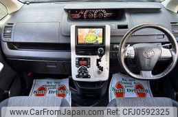 toyota noah 2012 504928-926831