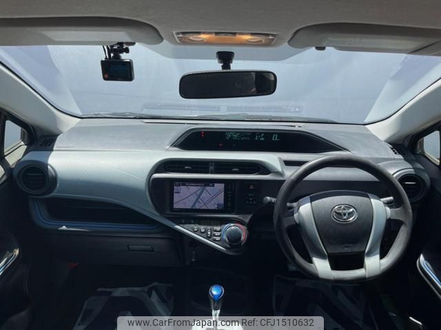 toyota aqua 2013 CFJ1510632 image 2