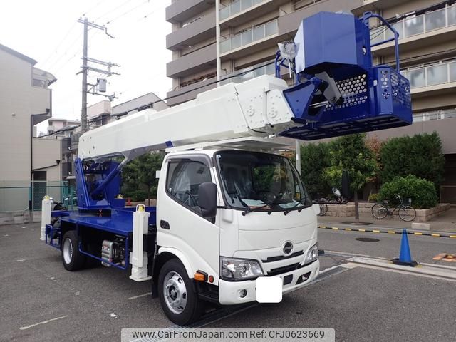 hino dutro 2024 GOO_NET_EXCHANGE_0707934A30250108W002 image 1