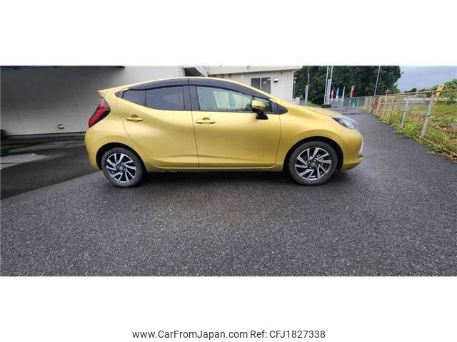 toyota aqua 2021 CFJ1827338 image 2