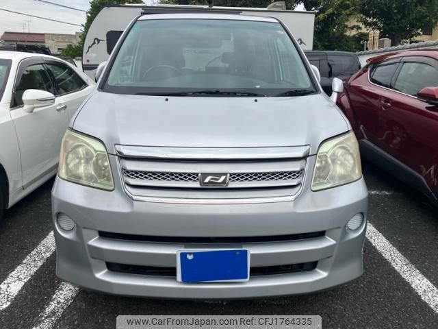 toyota noah 2006 CFJ1764335 image 1