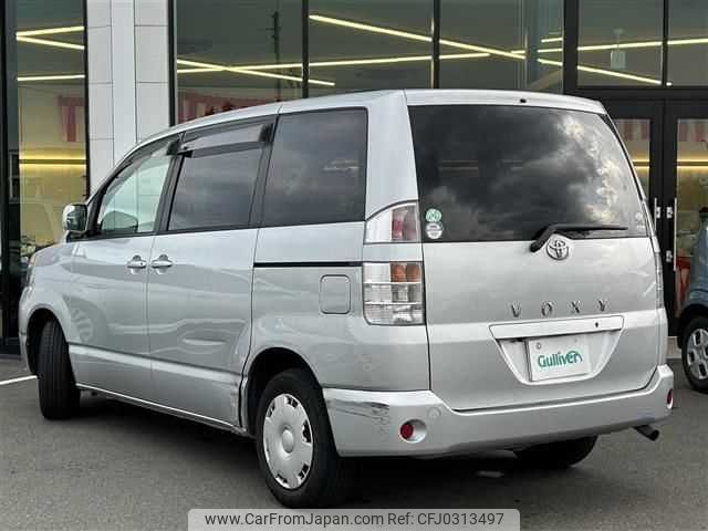 toyota voxy 2004 TE895 image 1