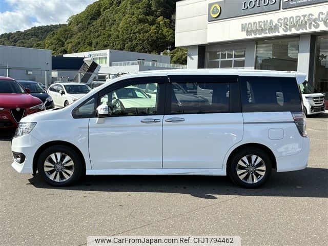 honda stepwagon 2013 CFJ1794462 image 2