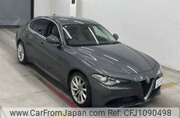 alfa-romeo giulia 2019 -ALFA ROMEO 【三重 302テ6079】--Alfa Romeo Giulia 95222-ZAREAEKXXK7611275---ALFA ROMEO 【三重 302テ6079】--Alfa Romeo Giulia 95222-ZAREAEKXXK7611275-