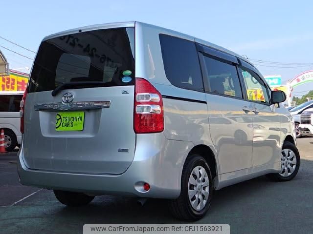 toyota noah 2013 CFJ1563921 image 2