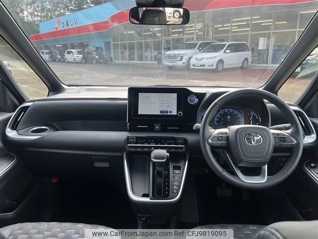 toyota voxy 2023 quick_quick_6AA-ZWR90W_ZWR90-0098357 image 2