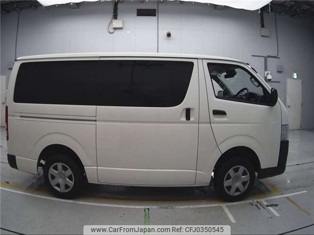 toyota hiace-van 2022 1566382147 image 2