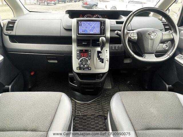 toyota voxy 2013 504928-929248 image 1